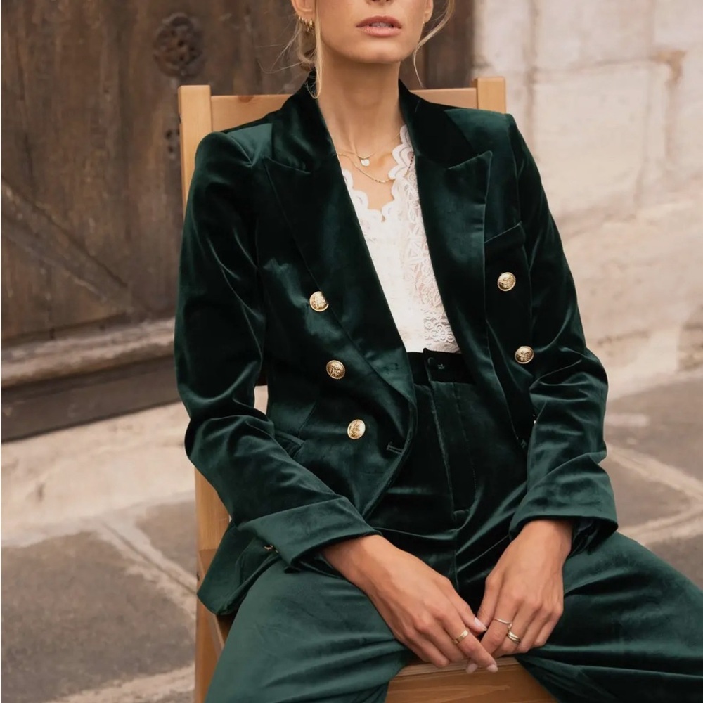 Luxurious Emerald Velvet Blazer